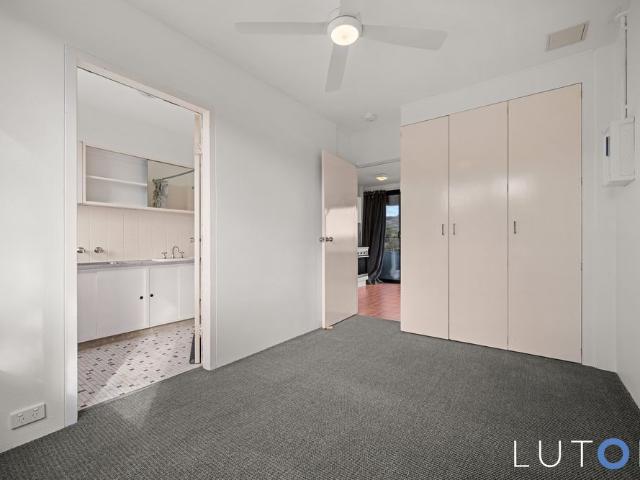 ONE BEDROOM APARTMENT SET IN THE GREAT LOCATION OF MAWSON