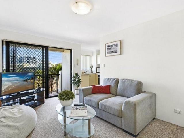 ONE BEDROOM APARTMENT SEMI FURNISHED IN THE HEART OF SOUTHPORT