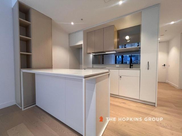 One bedroom apartment plus study in East Brunswick Village!