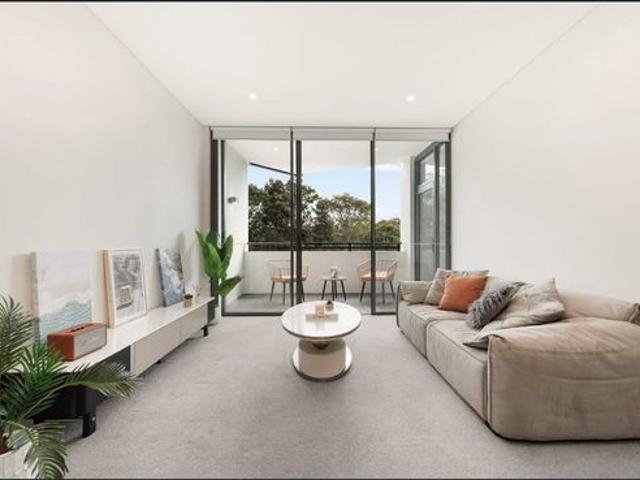 One bedroom apartment with views