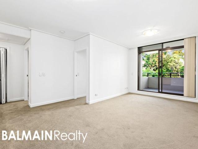 VACANT | PRIVATE INSP UPON REQUEST Call or Txt 0499 888 488 One Bedroom Apartment With Air Conditioning in the Popular Balmain Shores Complex