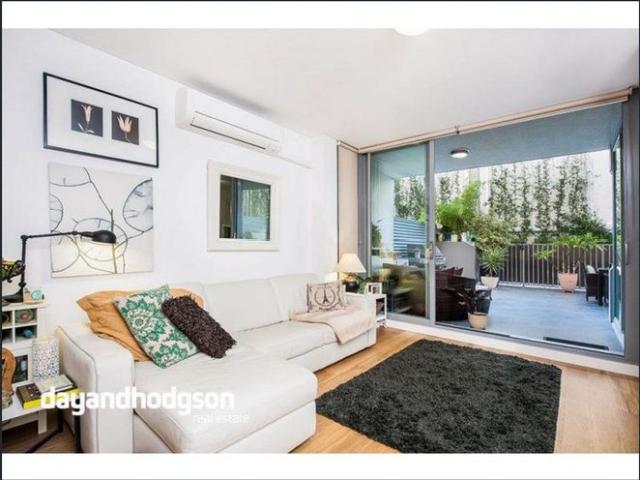 One Bedroom Apartment with Courtyard