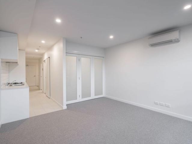 One Bedroom Apartment with LARGE Study Nook