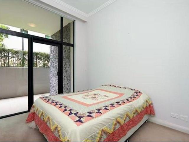 One Bedroom Apartment with Panoramic City and Water Views!