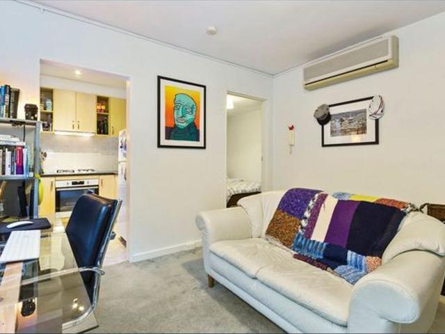 One Bedroom Apartment with Private Courtyard in the Heart of Richmond