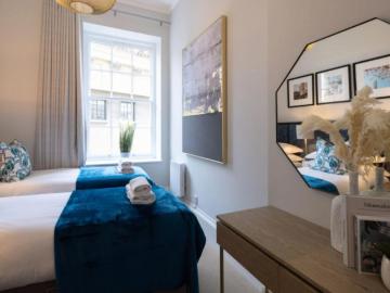 One bedroom apartment Zip & Link Bed near Victoria Rooms Has an Apartment