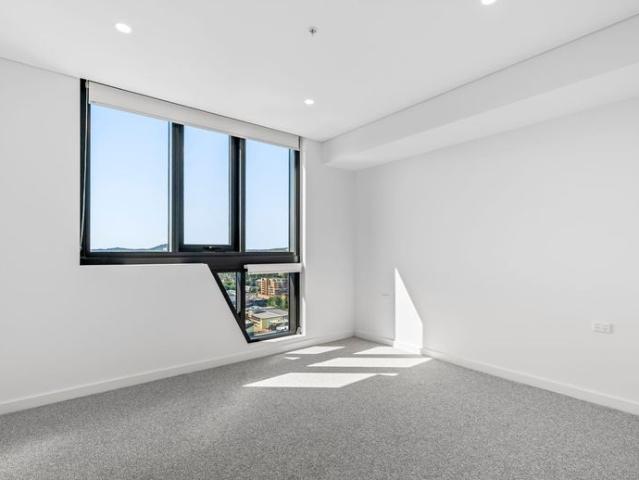 One bedroom available in ALAND's, Archibald