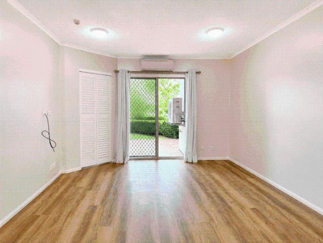One Bedroom Courtyard Apartment with River Views