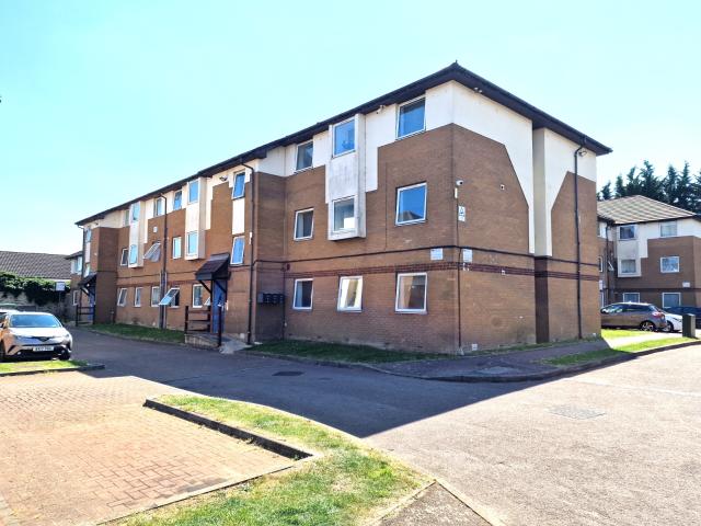 ONE BEDROOM FIRST FLOOR FLAT AVAILABLE TO RENT LOCATED ON MILLINERS COURT JUST OFF BISCOT ROAD IN LUTON2