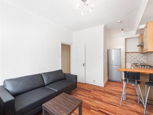 One bedroom flat available to rent in Gloucester Terrace, Hyde Park