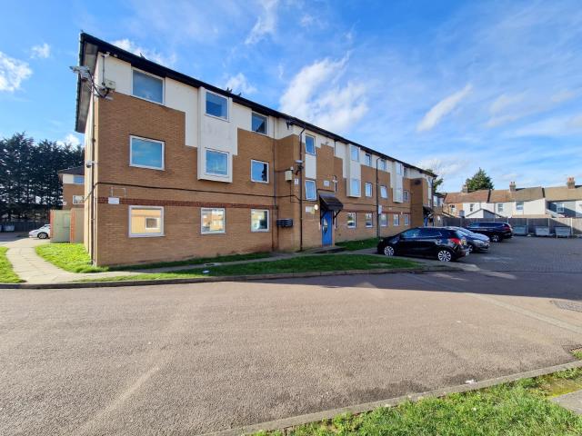 ONE BEDROOM FLAT AVAILABLE TO RENT LOCATED ON MILLINERS COURT, MILLINERS WAY IN LUTON
