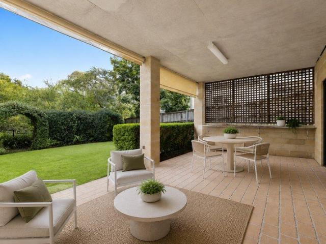 One bedroom flat all uilities included and amazing treetop views