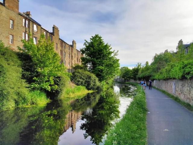 One Bedroom Flat Close to City Centre in Merchisto