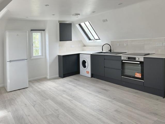 One bedroom flat in character property