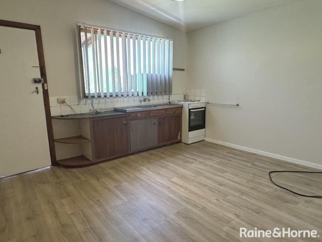 One Bedroom Flat In Convenient Location