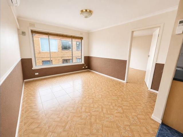 One Bedroom Flat in Footscray