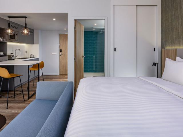 One bedroom flat in high end residence