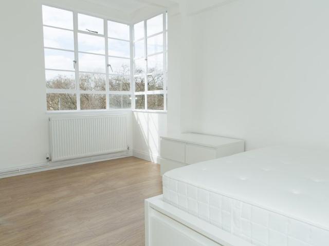 One Bedroom Flat in Shepherds Bush Green
