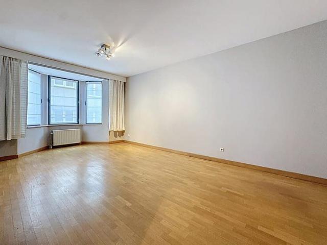 One bedroom flat Sablon unfurnished