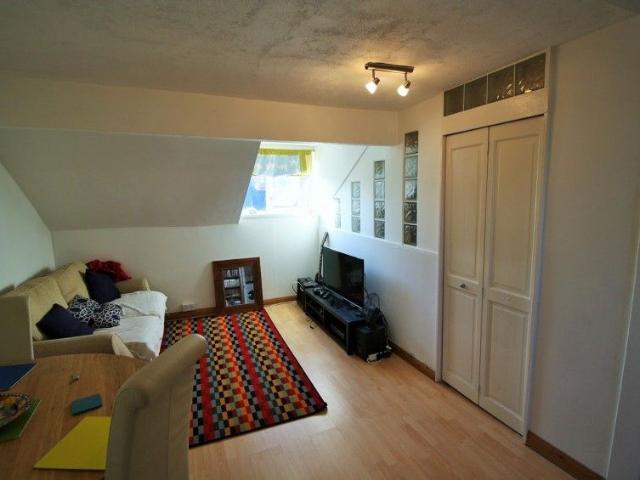 one bedroom flat to let
