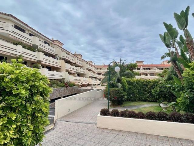 One bedroom flat with a lovely garden and terrace available for seasonal rental in Puerto de La Cruz, in an exclusive residential area
