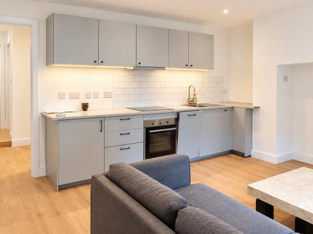 One Bedroom Flat with Private Yard All Bills Inc