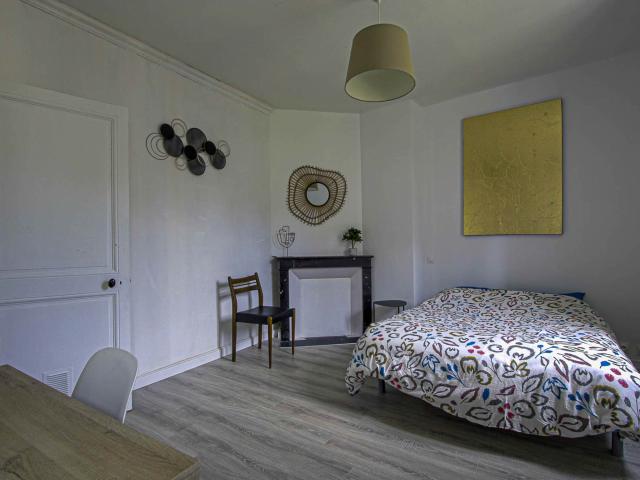 One bedroom free parking internet