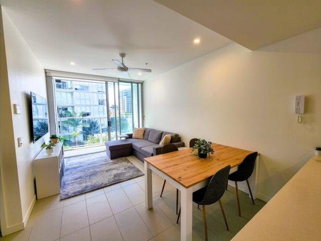 One Bedroom FRUNISHED unit in Vibrant Newstead!