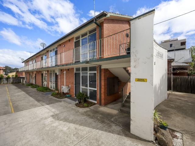 One Bedroom Fully Renovated in the Heart of Thornbury?