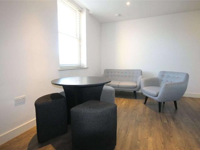 One bedroom furnished student apartment close to the river Cam