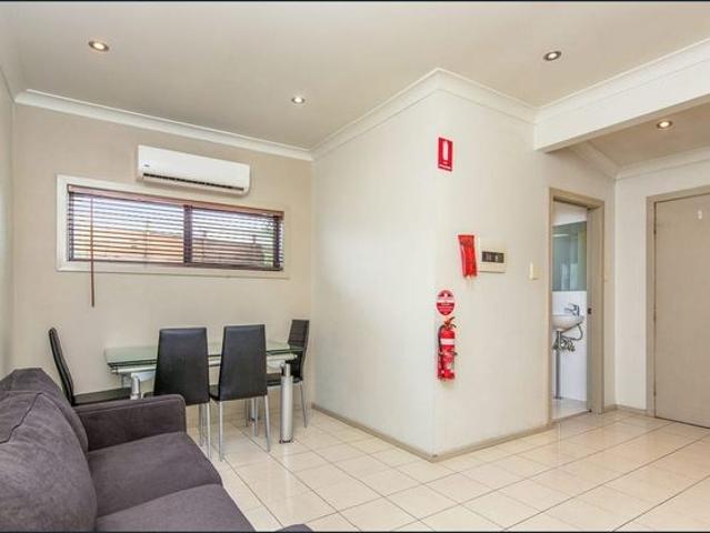 One Bedroom Furnished Unit in Central Waratah Location