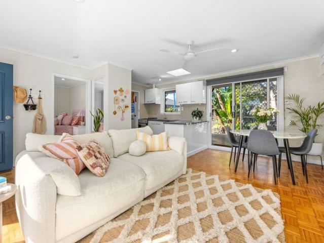 One Bedroom Gem just a short stroll to the Beach