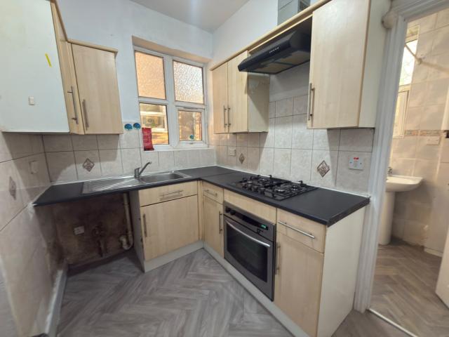 One bedroom Ground floor flat with gardnen Ilford £1500 pcm