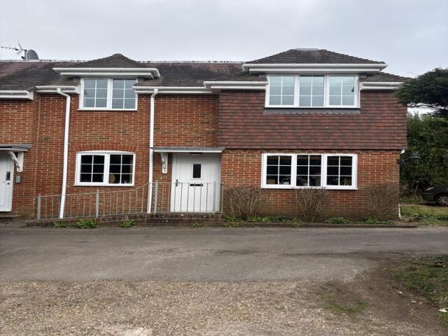 One bedroom ground floor recently refurbishe purpose built flat with own front door