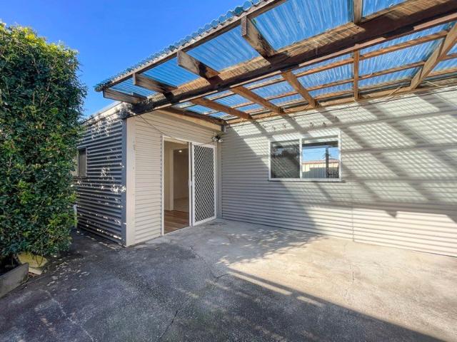 One Bedroom Granny Flat in Convenient Location