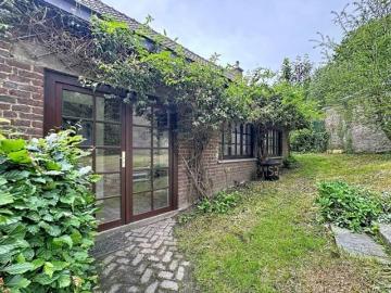One bedroom house on a rear lot Garden