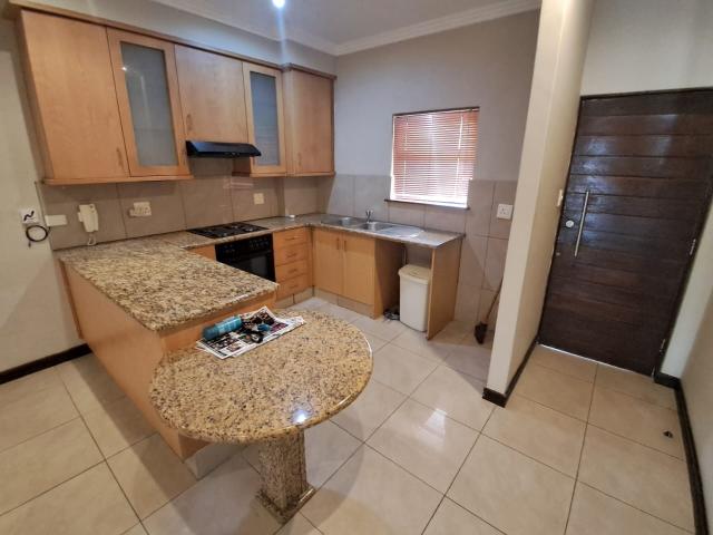 One bedroom in Umhlanga Ridge/Gateway up for rent