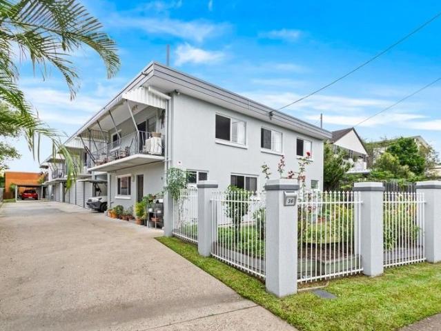 One Bedroom in Sought After Skew Street!
