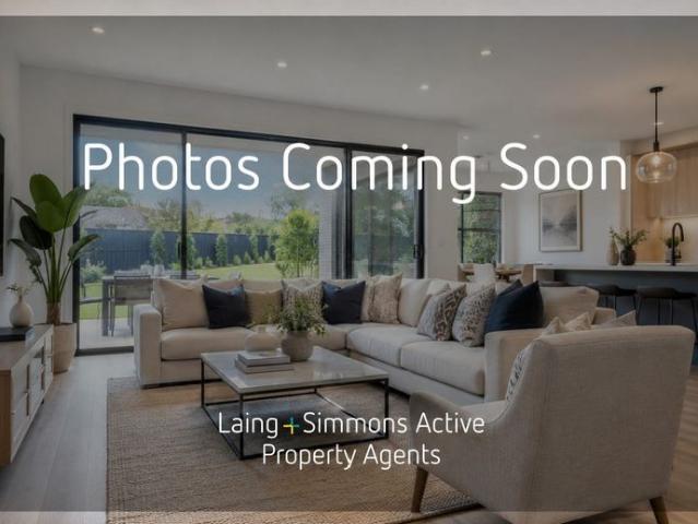 ONE BEDROOM LOW MAINTENANCE FLAT!