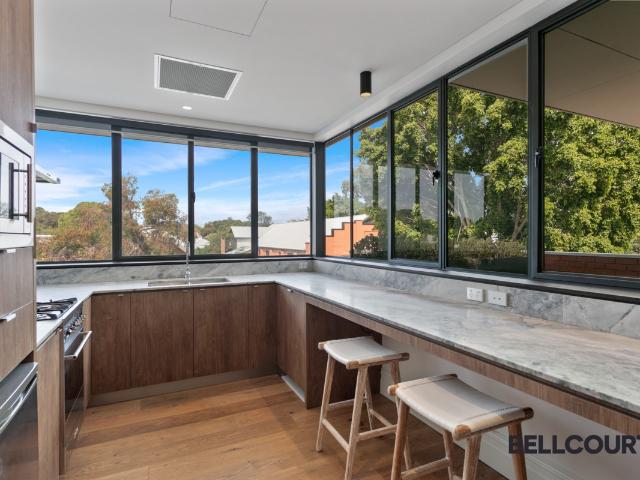 One Bedroom Luxury Apartment in Shenton Park!