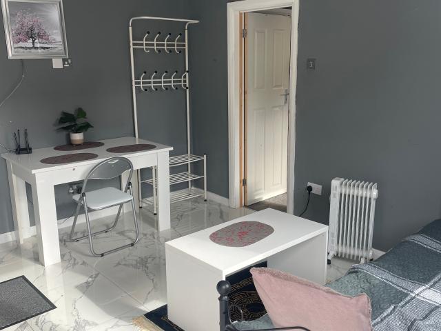 One bedroom outhouse flat available for rent