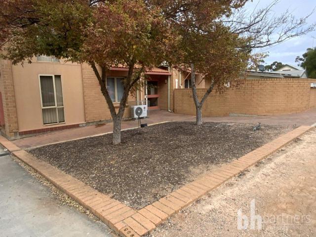 One bedroom partly furnished unit located in the heart of Berri Not suitable for pets