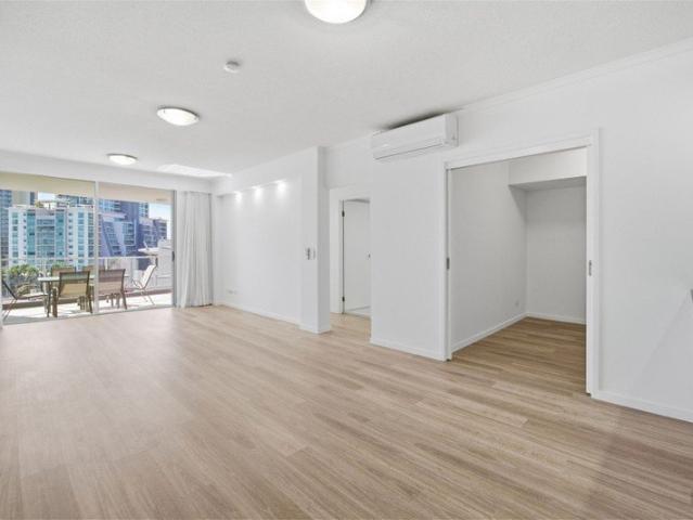 One Bedroom plus Multi Purpose Room in Heart Of Surfers Paradise