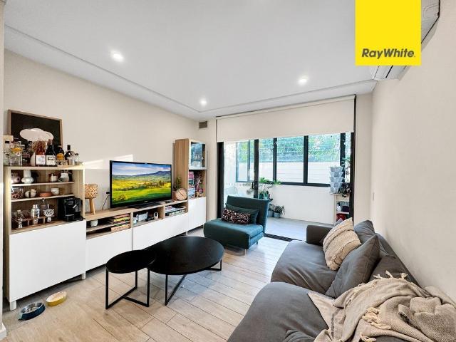 One Bedroom Plus Large Study