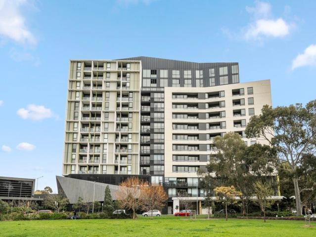 One bedroom plus study apartment in the heart of Parkville