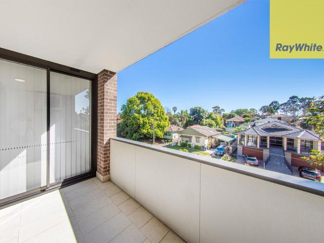 ONE BEDROOM PLUS STUDY IN PRIME PARRAMATTA LOCATION MUST VIEW