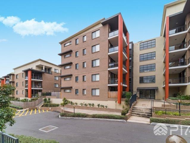 One bedroom plus study room newly renovated timber flooring Walking distance to Norwest metro station