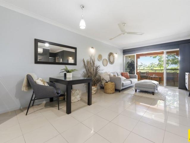 ONE BEDROOM PLUS STUDY! TOP FLOOR.