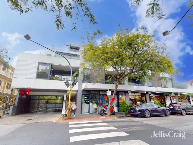 One Bedroom Plus Study with Large Courtyard