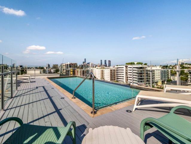 One Bedroom Riverside Living in the Heart of West End